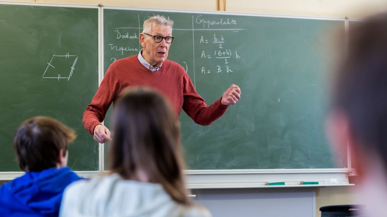 Bijna 1 op de 3 van de 15-jarigen haalt basisniveau lezen niet en Vlaanderen kent minder toppresteerders, blijkt uit nieuw PISA-rapport