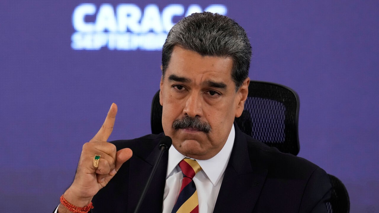 Van buschauffeur tot president van Venezuela: wie is Nicolás Maduro, die door het Amerikaanse leger is gevangengenomen?