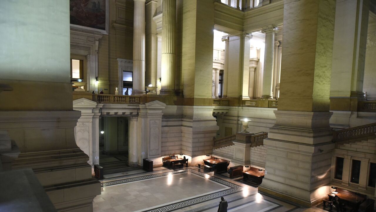 3 keer vrachtwagen versperd en chauffeur uit cabine gesleurd: man krijgt 12 maanden cel voor agressie op Brusselse Ring