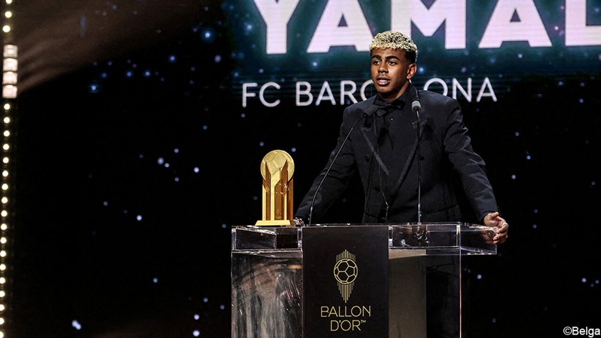 Lamine Yamal gooit zichzelf op als favoriet voor de Ballon d'or: "Dit jaar verdien ik het om te winnen"
