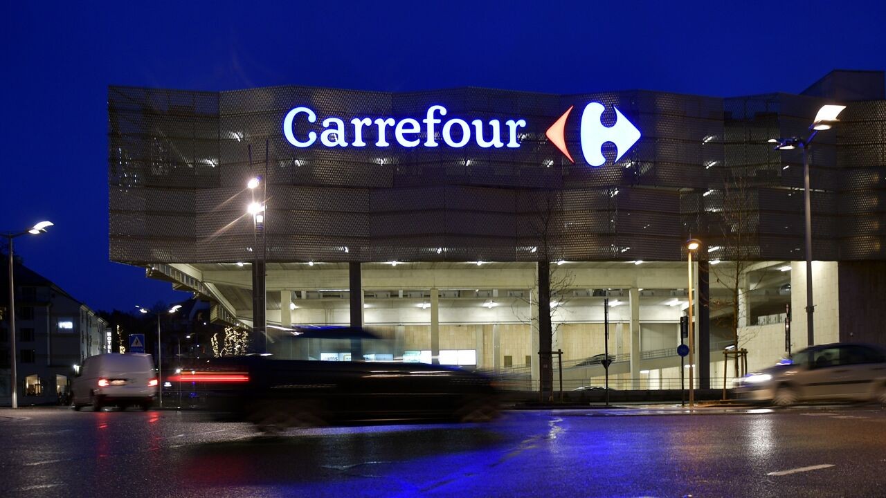 Hoe Carrefour concurrent Colruyt een hak zet door op zondag alle winkels open te doen