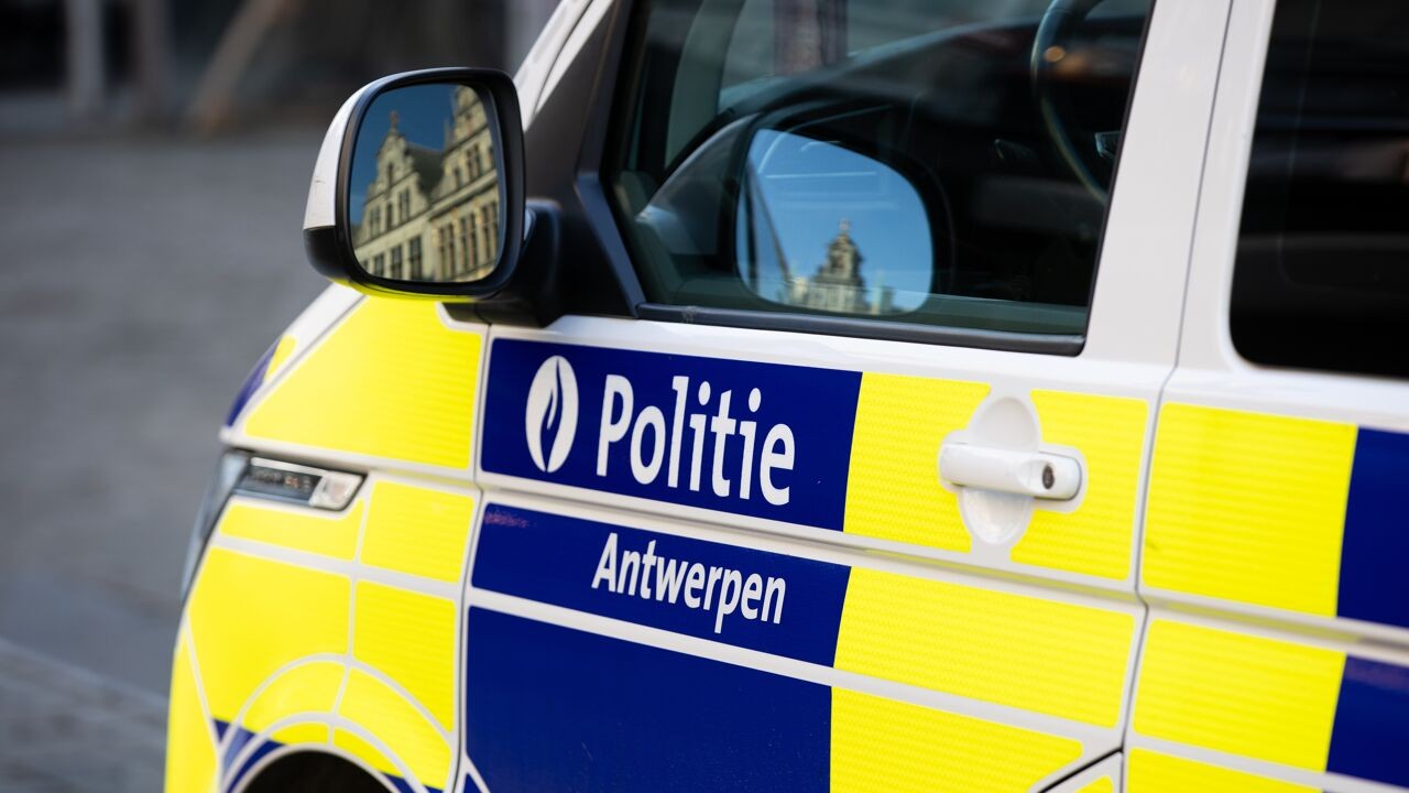 Man springt uit raam tijdens politiecontrole in Antwerpse Seefhoek en raakt zwaargewond