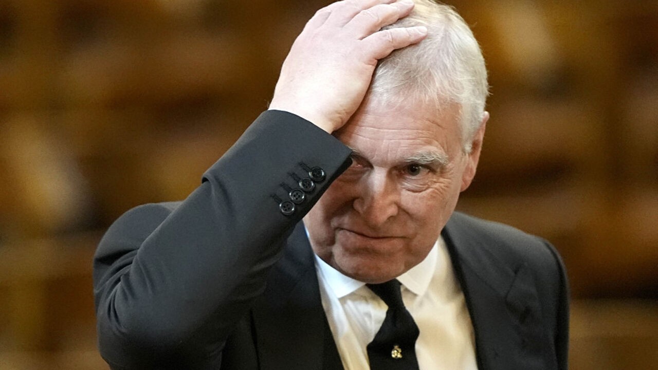 Na "hoogst uitzonderlijke" arrestatie van Britse ex-prins Andrew: wat weten we over het onderzoek en wat hangt hem boven het hoofd?