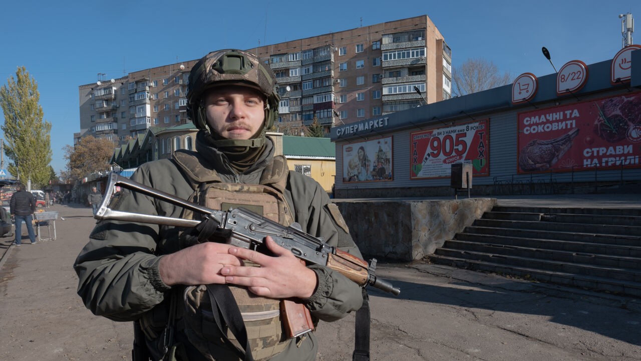 "We blijven tot het einde": hoe is het om te overleven in belegerde Oekraïense frontstad Droezjkivka?