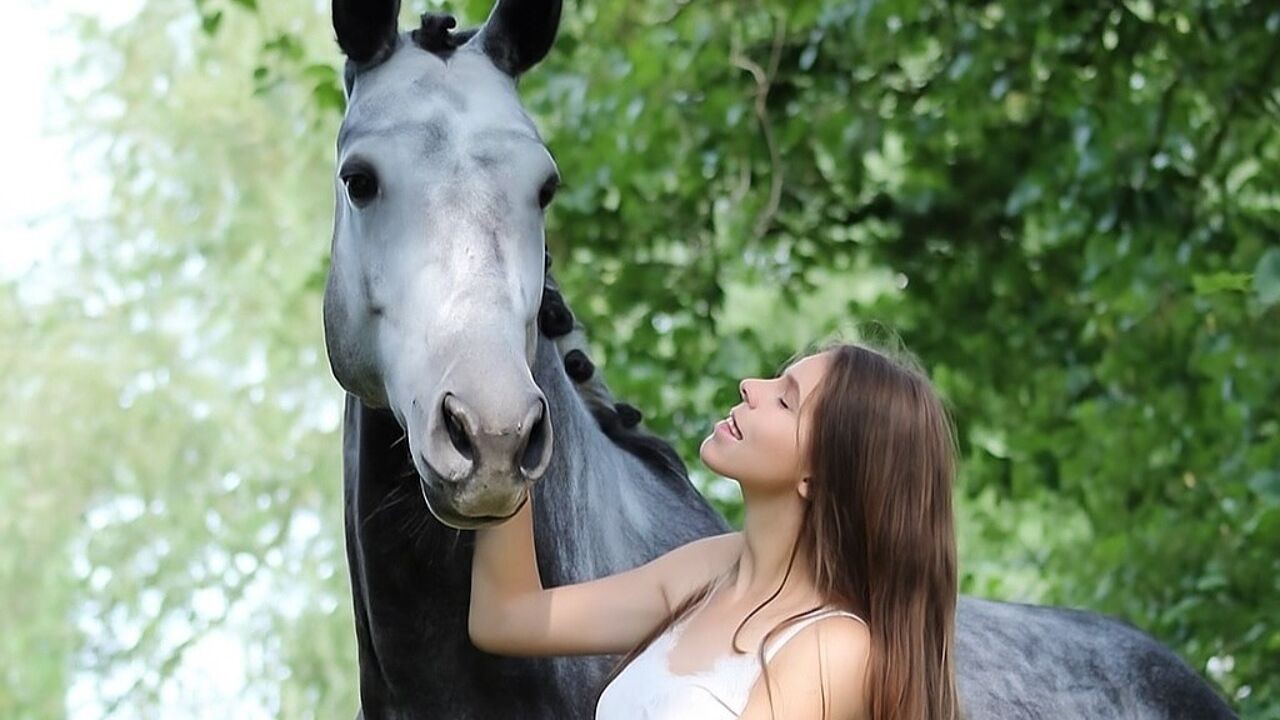 "Paardenwereld staat even stil": ruiters in rouw na tragisch ongeval waarbij Jill (22) om het leven kwam