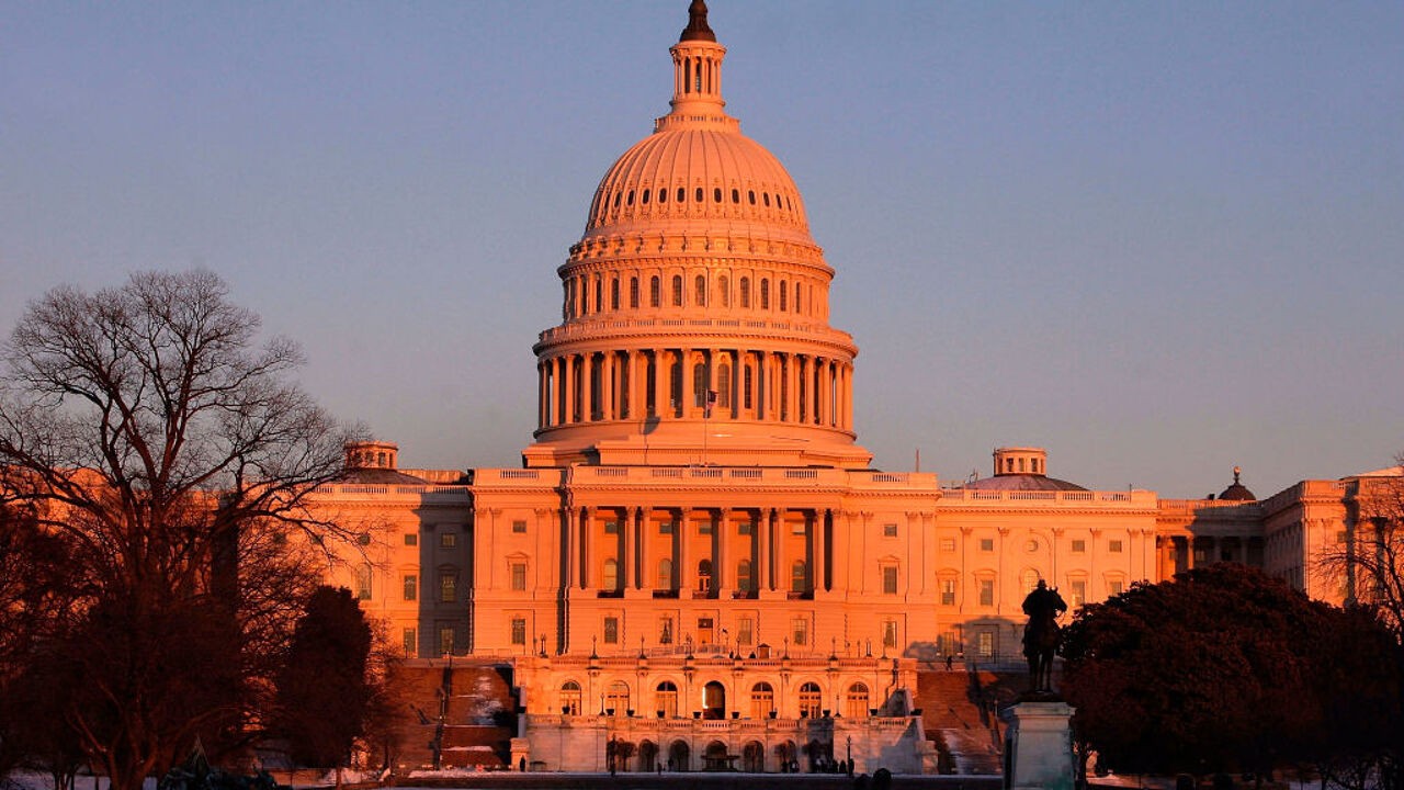 Einde Amerikaanse shutdown in zicht: 8 Democraten stemmen voor Republikeins voorstel