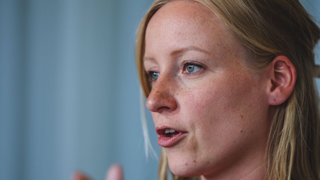 Minister Depraetere reageert op haatreacties na aankondiging zwangerschapsverlof: "Enige mening die telt, is die van dokters"