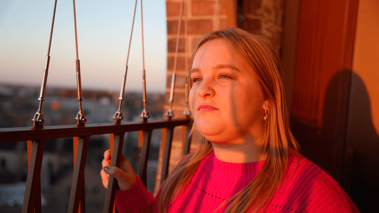 Enna weet dagenlang niet waar haar door politie opgepakte broer is: "Moest dreigen hem als vermist op te geven"