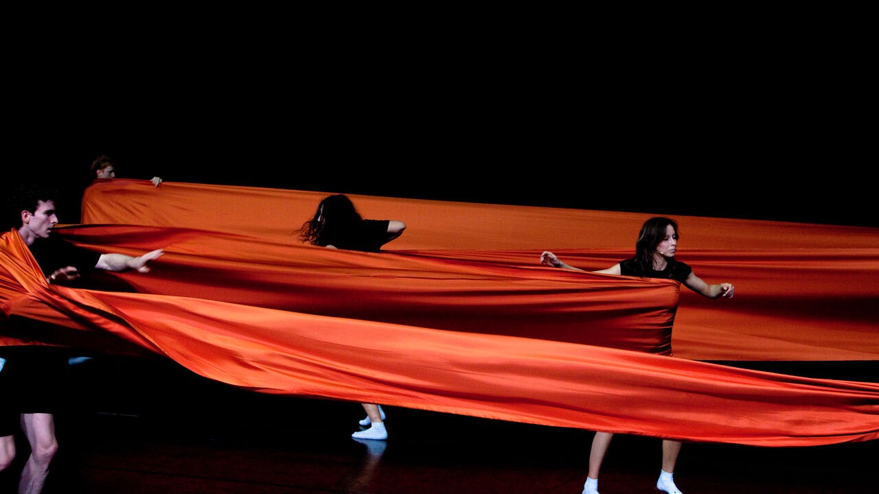 Zes kilometer stof neemt je in 'Inhale delirium exhale' mee op emotionele achtbaan