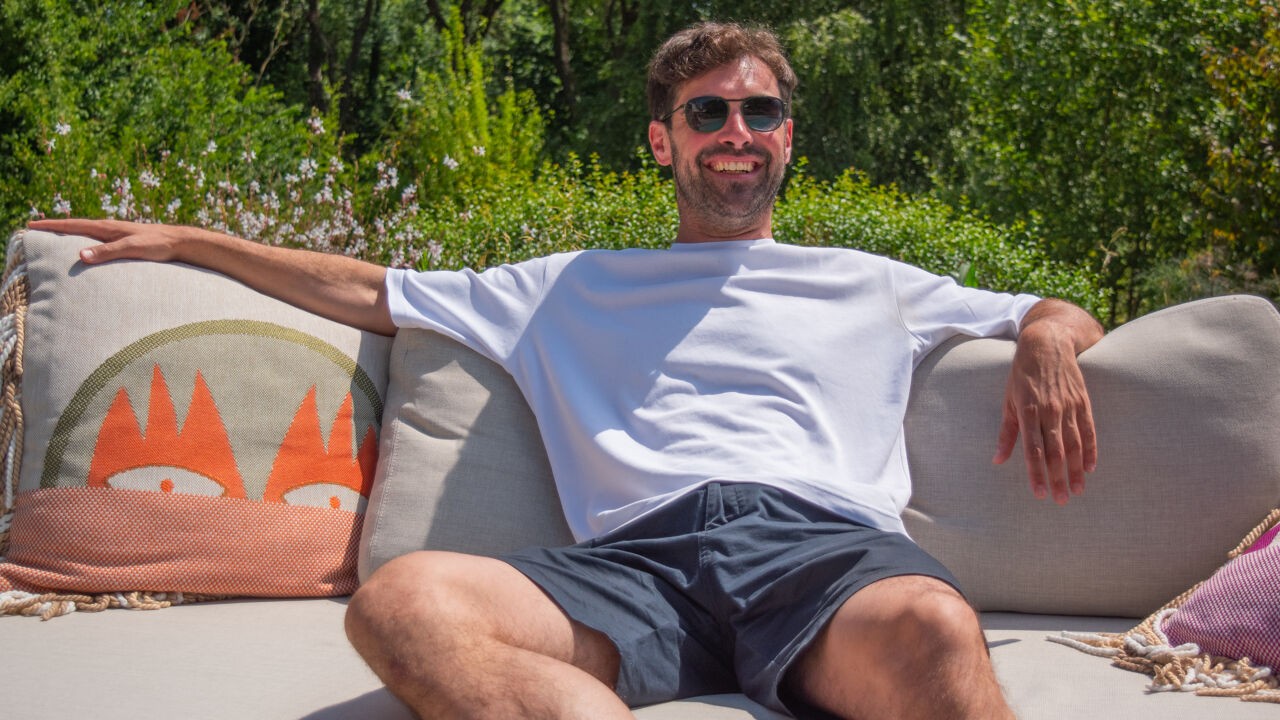 Televisiemaker Karl Meesters (46) kreeg na oogziekte ook uitzonderlijke kanker: "Ik had kunnen sterven"