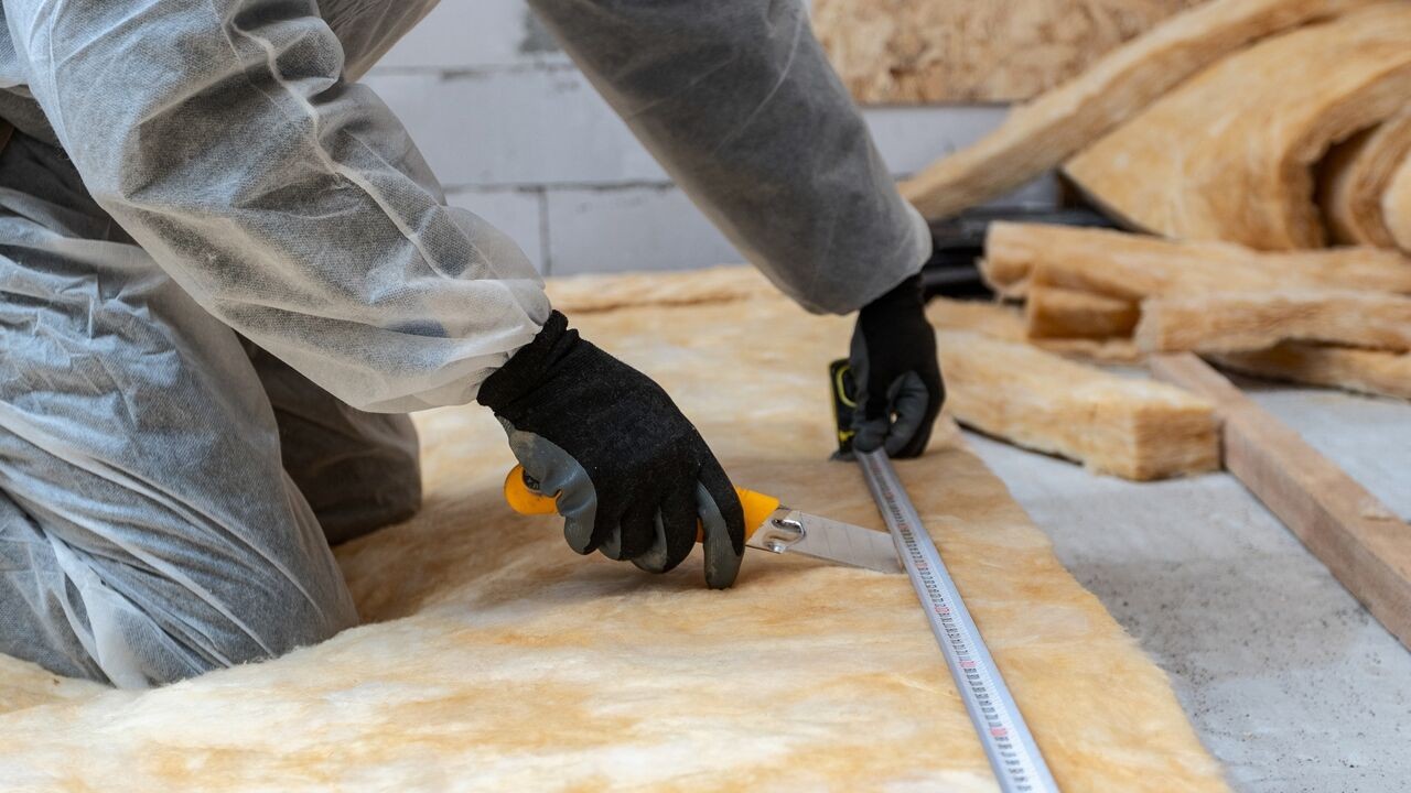 1,9 miljard Europees geld voor warmtepompen, renovaties en industrie in België al 3 jaar geblokkeerd wegens onenigheid over verdeling