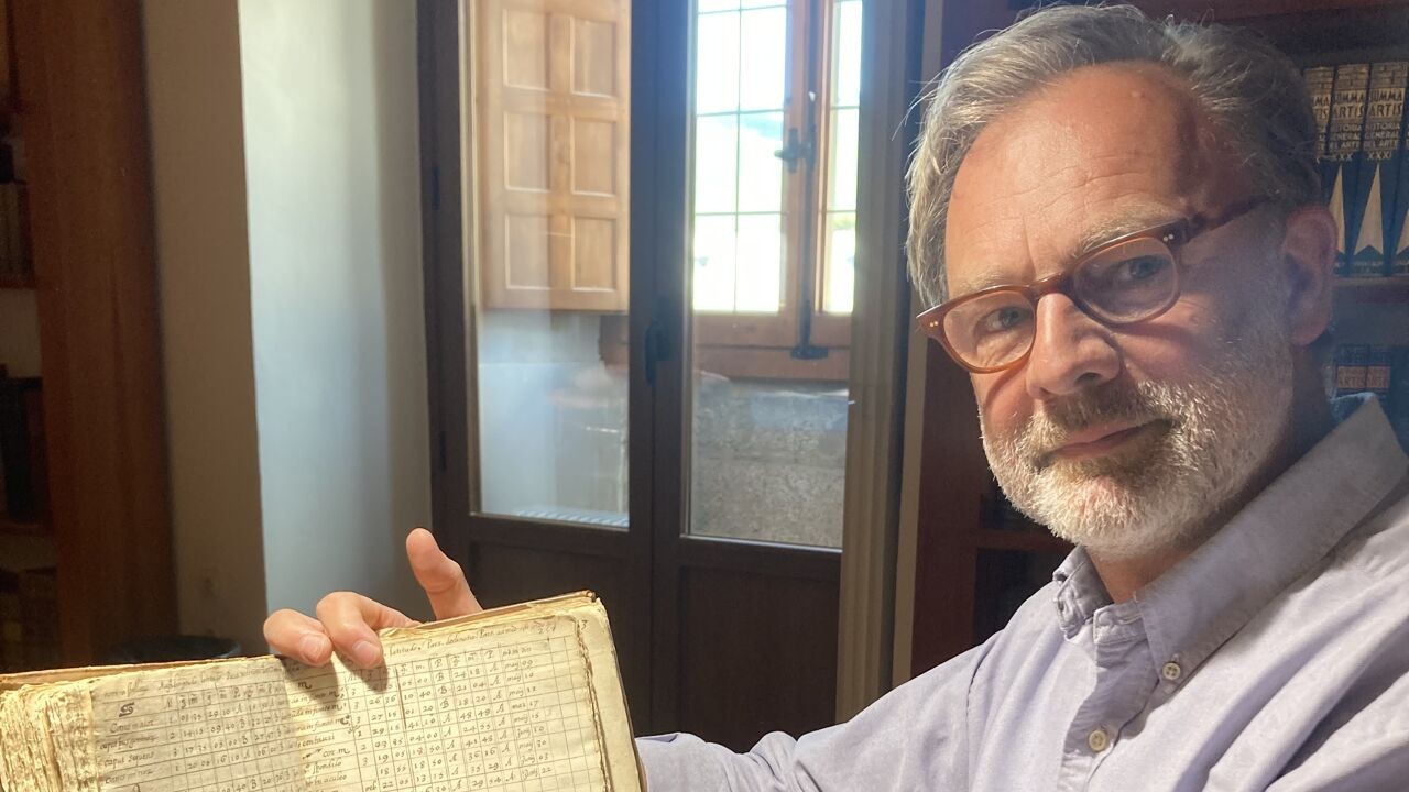 "Plots herkende ik het handschrift": professor Koenraad Van Cleempoel (UHasselt) ontdekt bij toeval verloren gewaand manuscript van Mercator in klooster in Spanje