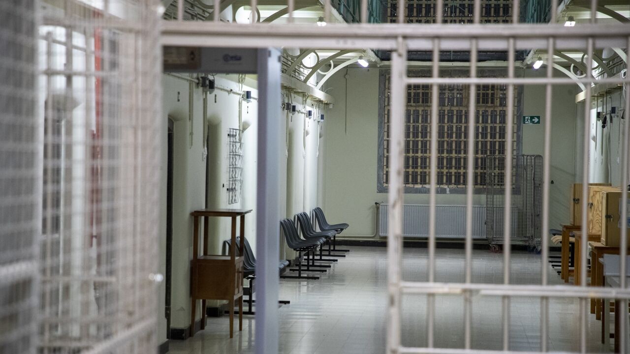 Geen akkoord over overvolle gevangenissen: "Regering vindt btw op sushi of diepvriespizza belangrijker"