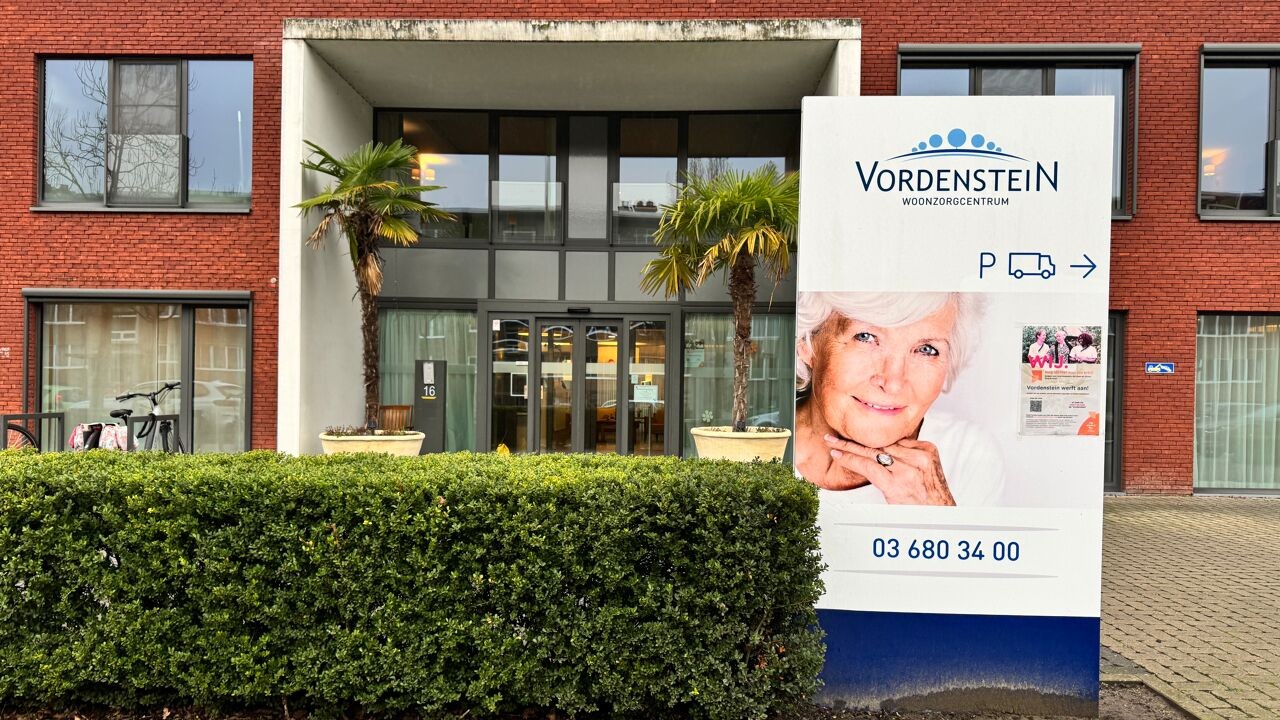 Bewoners, familie, personeel en directie WZC Vordenstein in Schoten stappen naar rechtbank om sluiting aan te vechten