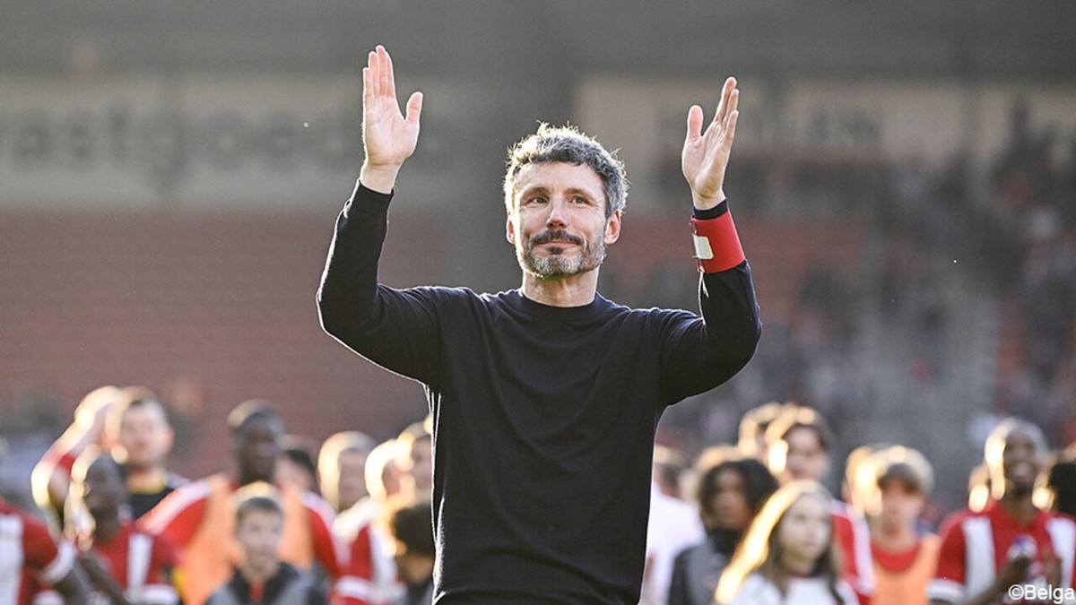 Mag Mark van Bommel telefoontje verwachten van Genk? "Het zou goed zijn dat er iemand met zijn klasse komt"