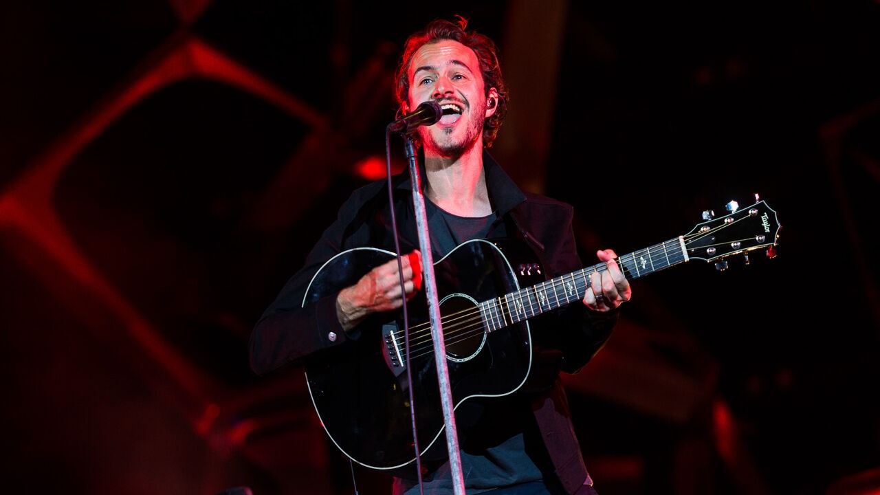 Editors-fans, laat Tom Smith ook solo je hart veroveren met zijn innemende eerste plaat