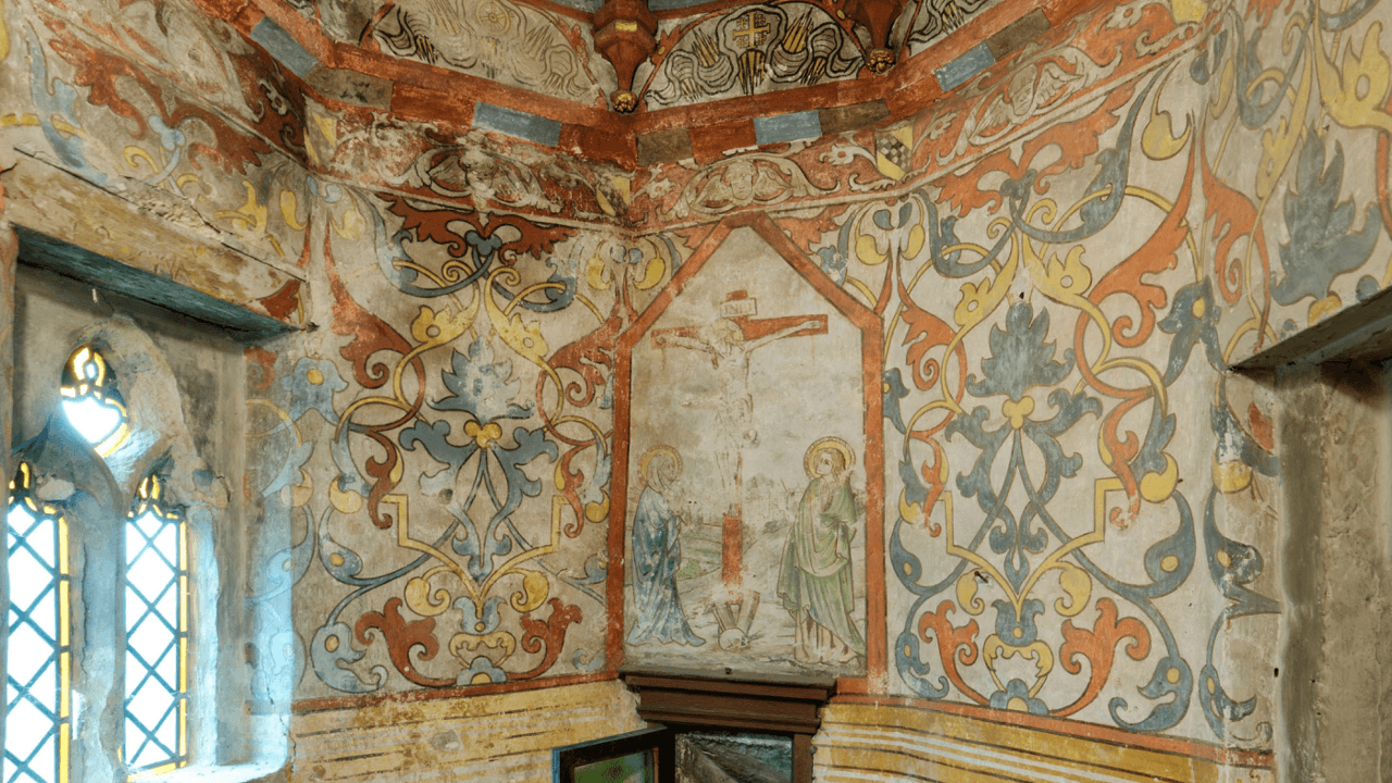 Zes eeuwen achter slot en grendel en nu weer te bewonderen: de privébidkapel van het Adornesdomein in Brugge