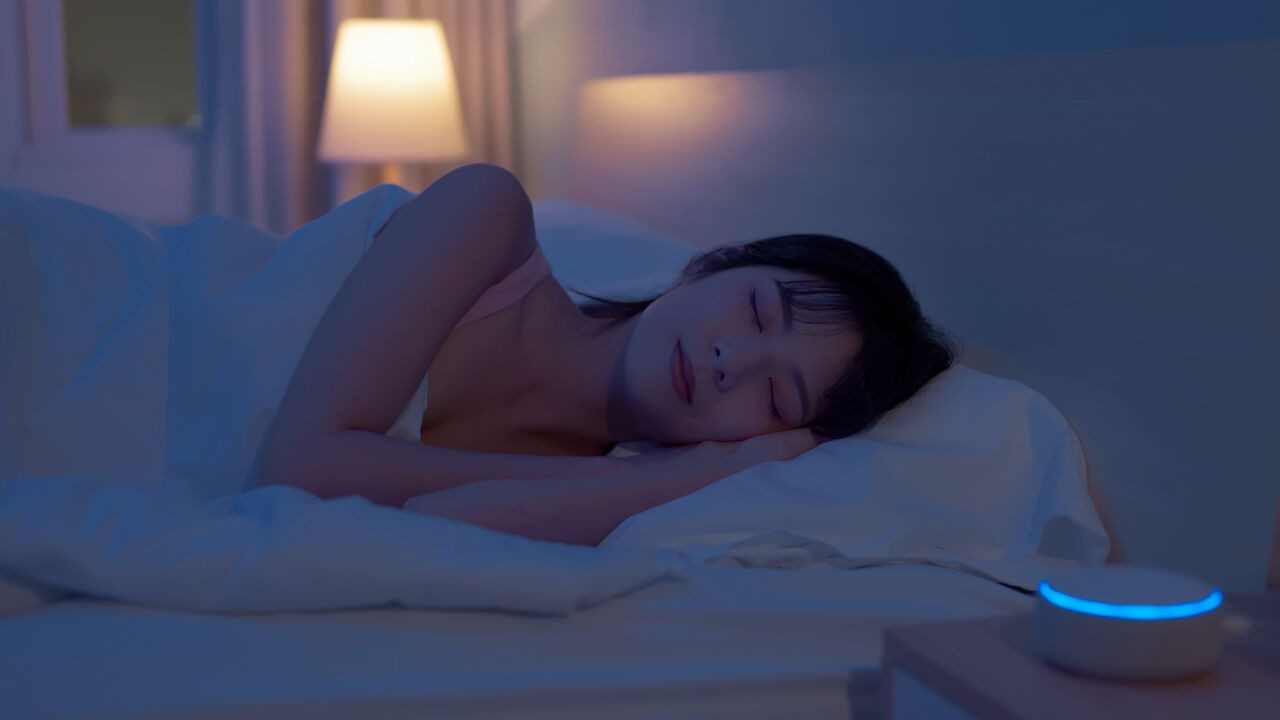 Slaapexperte waarschuwt voor 'onschuldige' white noise: "Kan gehoor schaden en slaap verstoren"