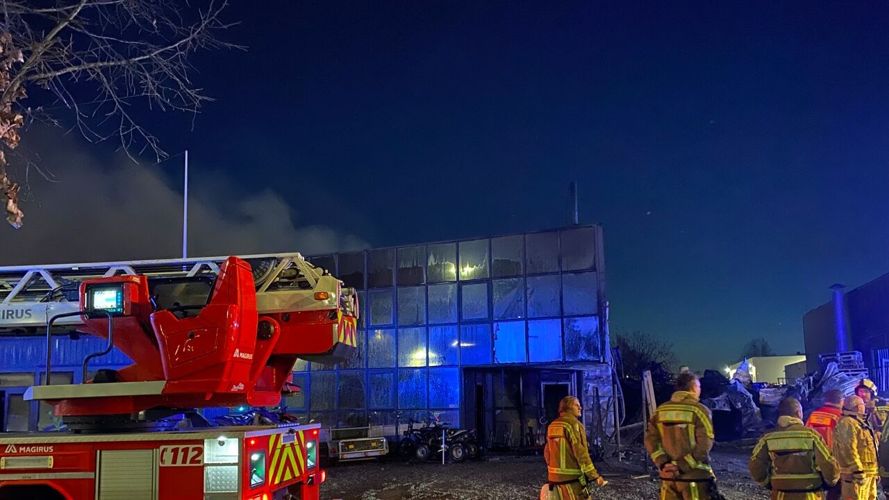 Zware brand op bedrijventerrein Hellebeemden in Hasselt: "Alles is verwoest"