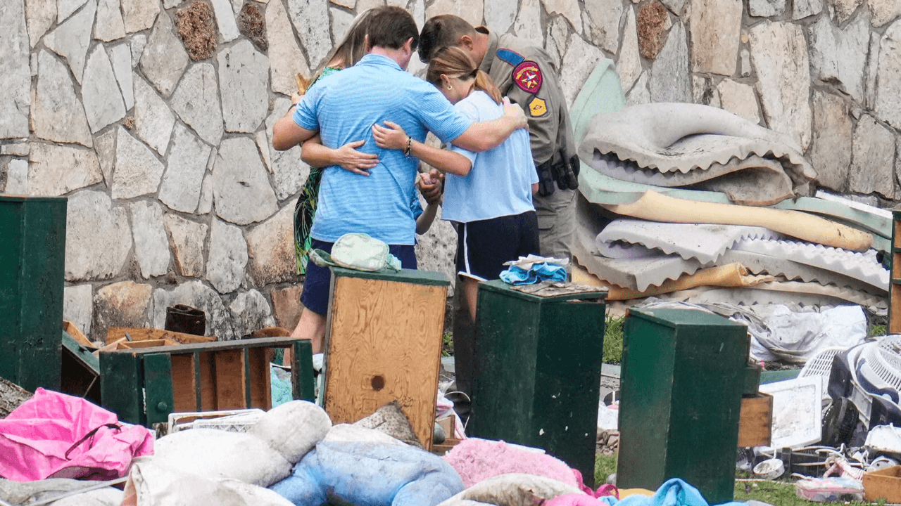 "De boom waarin ik zit gaat omvallen, ik heb nog 5 minuten": vrijgegeven noodoproepen schetsen dramatisch beeld overstromingen Texas