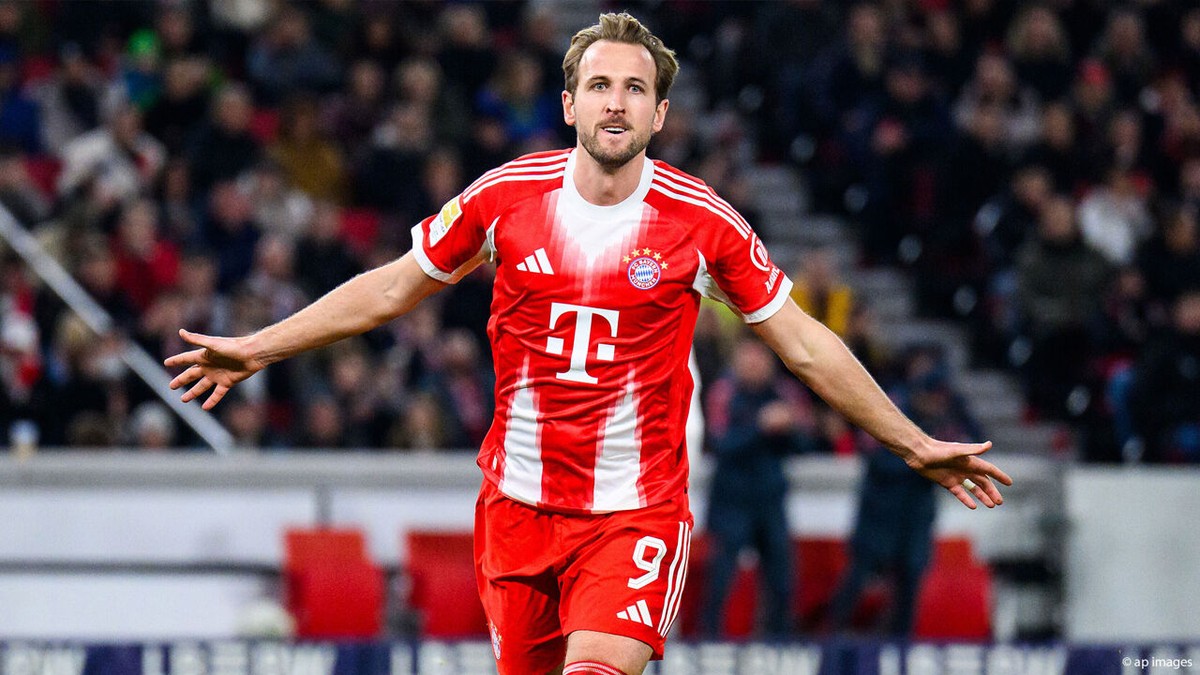 Kompany bedankt zijn supersub: Kane scoort hattrick in halfuur op weg naar forfaitscore tegen Stuttgart