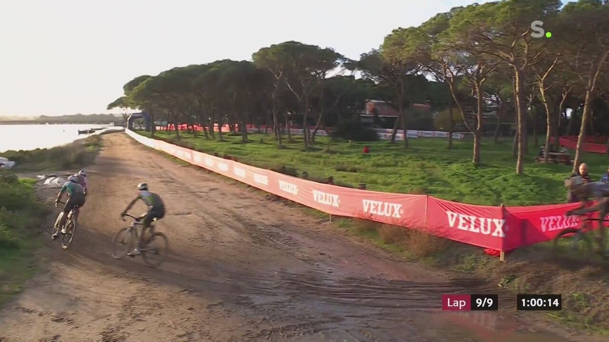 VIDEO - Vanthourenhout wint wereldbekercross in Terralba: bekijk het verslag