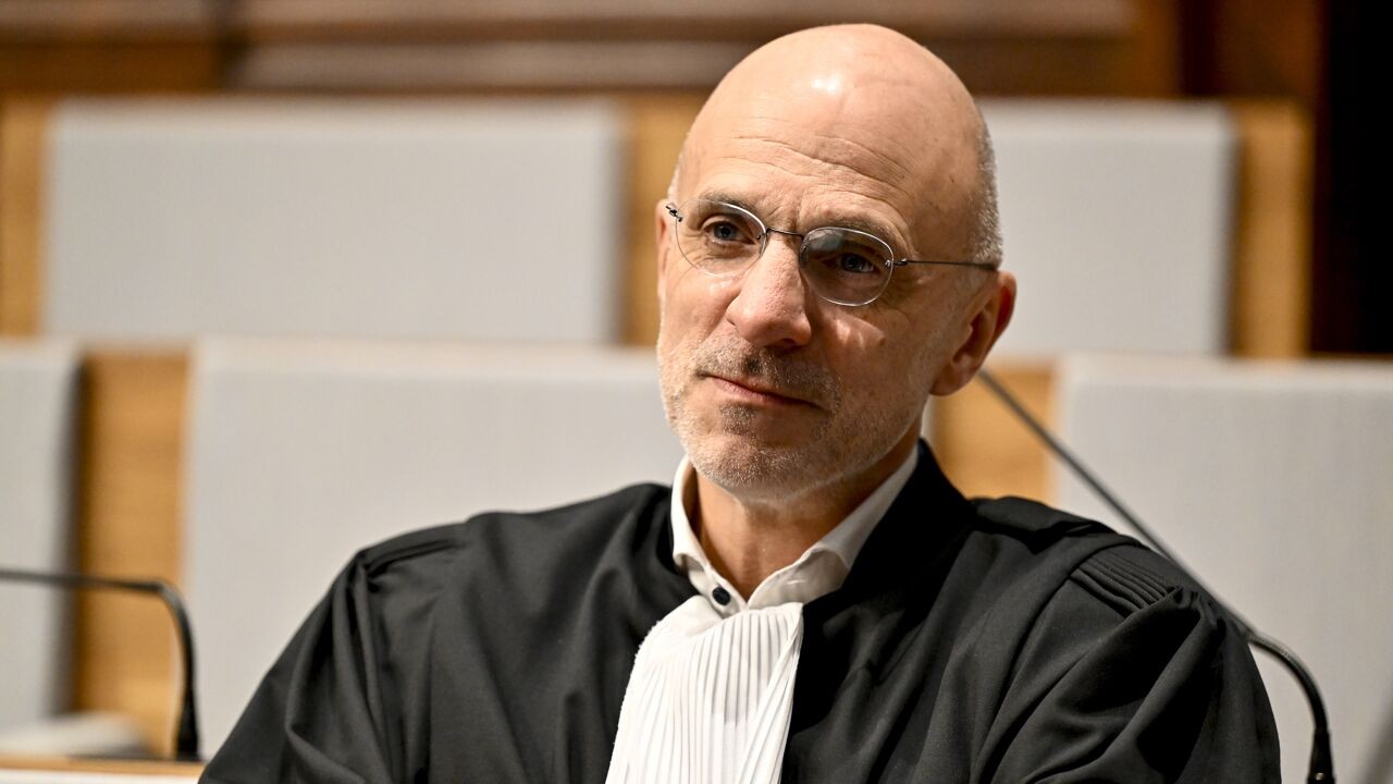 Advocaat van echtgenote buschauffeur: "Ze herkent hem niet in aantijgingen, had totaal geen weet van klachten"