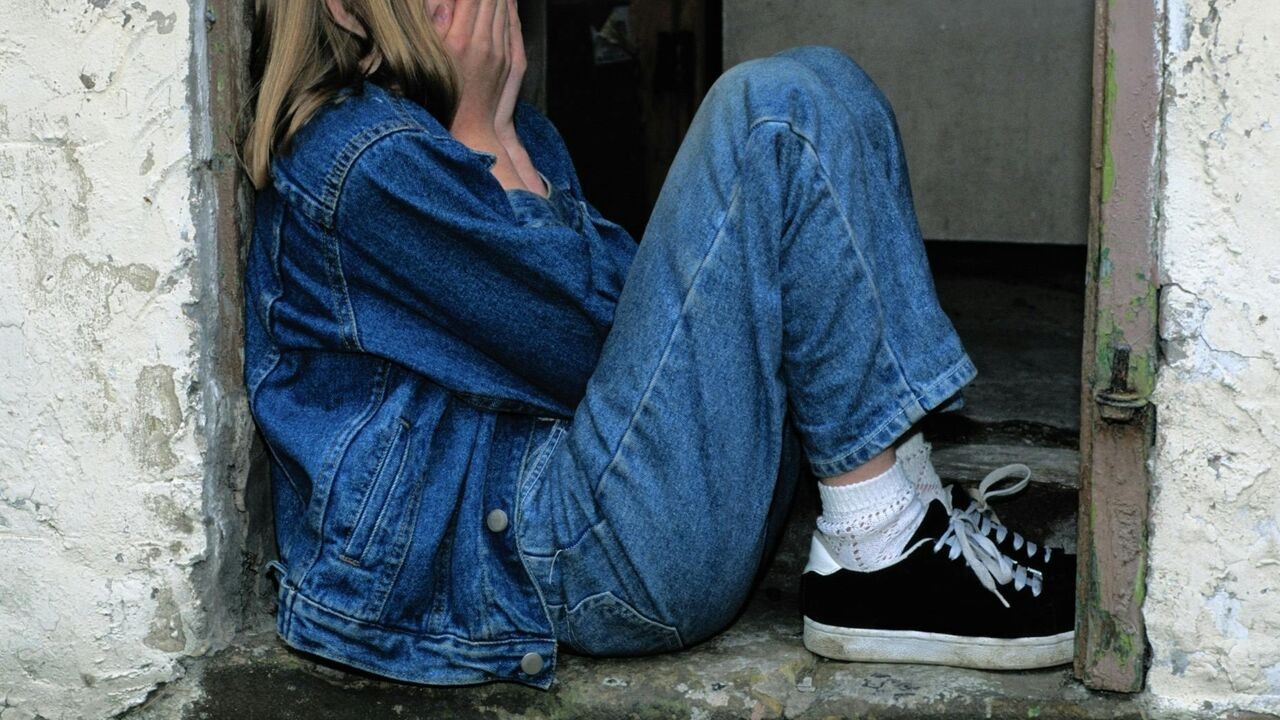 Tongenaar (40) doet zich jarenlang voor als 15-jarig meisje om naaktfoto's en seksfilmpjes te krijgen: 5 jaar cel, deels met uitstel