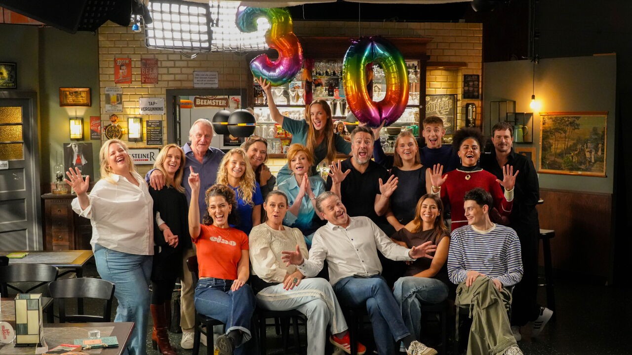 Waarom Simonne 'Backx' heet en Frank een dubbelganger kreeg: 5 weetjes over 30 jaar 'Thuis'