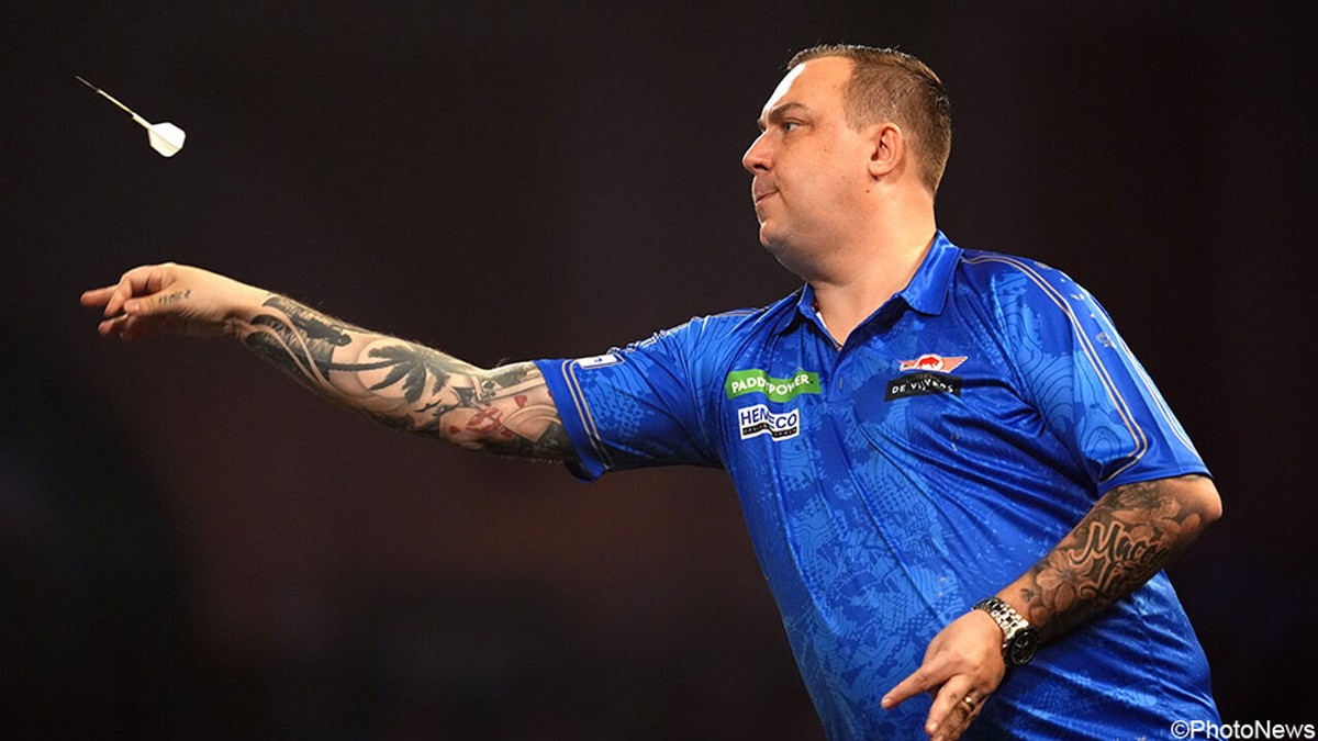 Kim Huybrechts druipt meteen af op WK darts na kwakkelprestatie in de openingsmatch