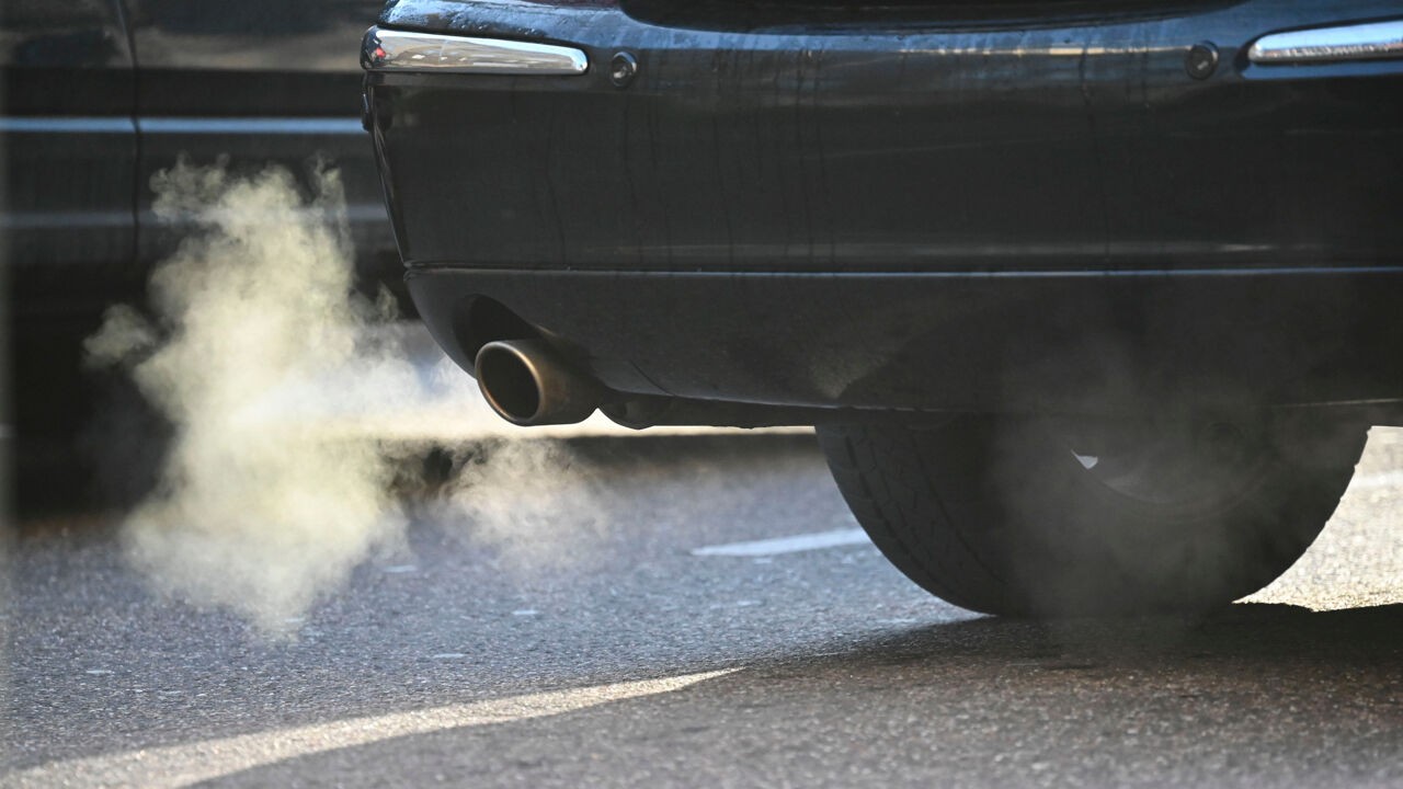 EU schrapt verbod op verbrandingsmotoren vanaf 2035, zegt invloedrijke EVP-fractieleider Manfred Weber