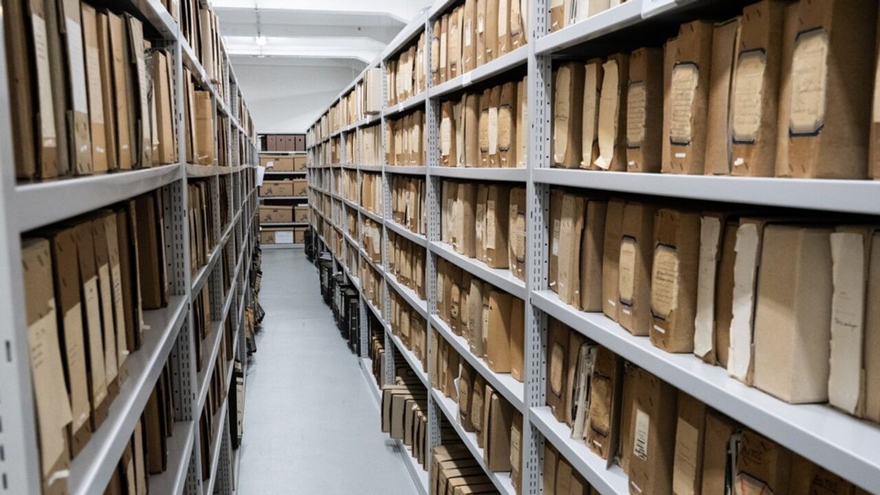 1 miljoen stukken per dag, 4 jaar lang: Youston uit Genk digitaliseert 1 miljard Vlaamse overheidsdocumenten