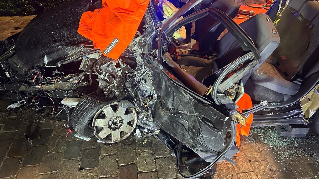 Twee auto's botsen op elkaar in Asse: 1 zwaargewonde en 3 lichtgewonden