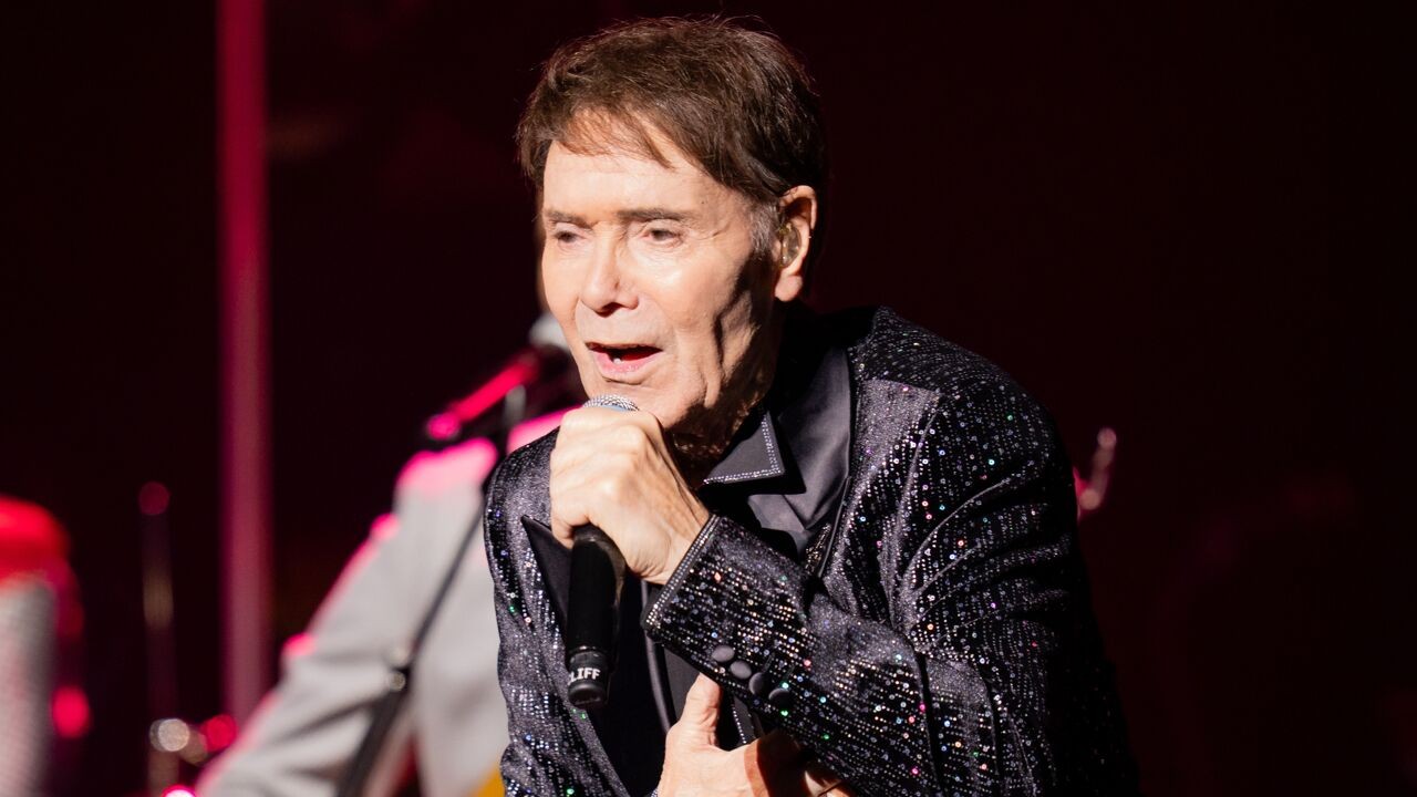 Britse zanger Cliff Richard vertelt over diagnose prostaatkanker: "Absoluut belachelijk dat er geen screeningsprogramma is"