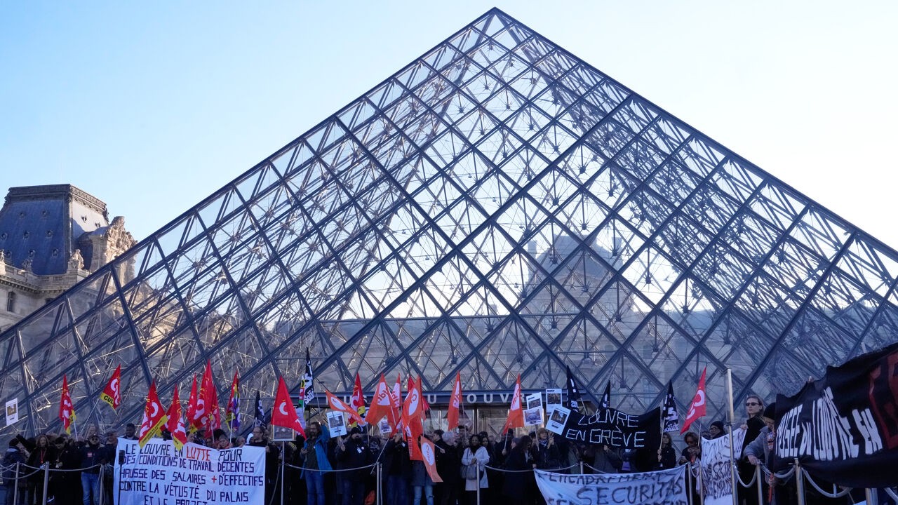 Directie van Louvre in Parijs wil museum vandaag deels openen, ondanks stakingsactie van personeel