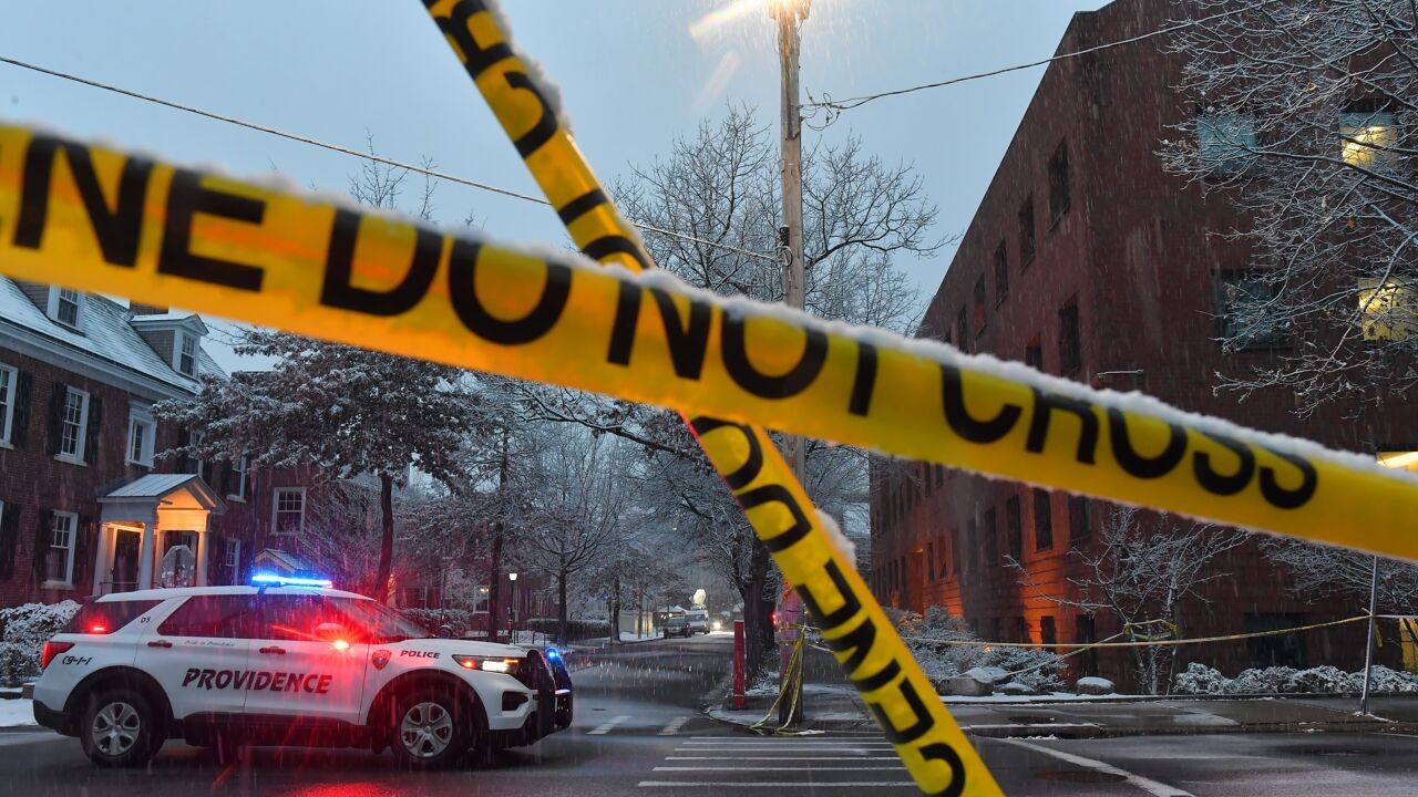 Verdachte van dodelijke schietpartij op Brown University wordt vrijgelaten, onduidelijkheid over dader en motief