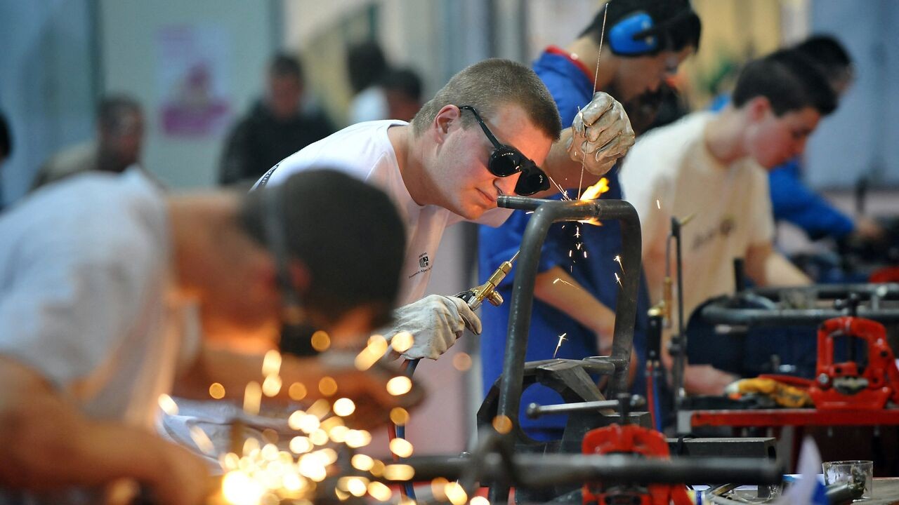 Minder lesdagen, maar meer lesuren: leerlingen in Vlaanderen krijgen niet minder les dan in andere landen