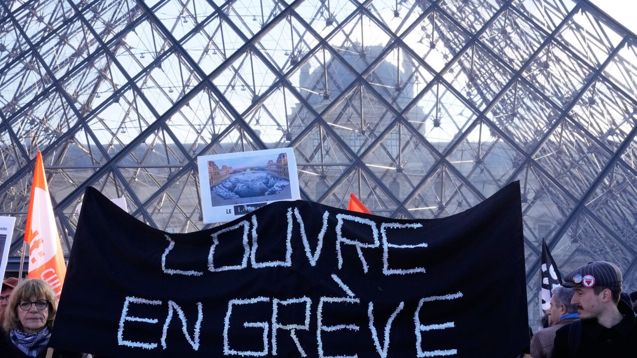Louvre in Parijs is dicht door staking: personeel vraagt betere arbeidsomstandigheden