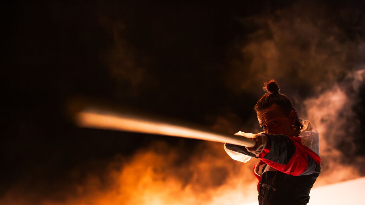 Lisbeth Gruwez trotseert in meeslepende solo als een zenmeester de storm