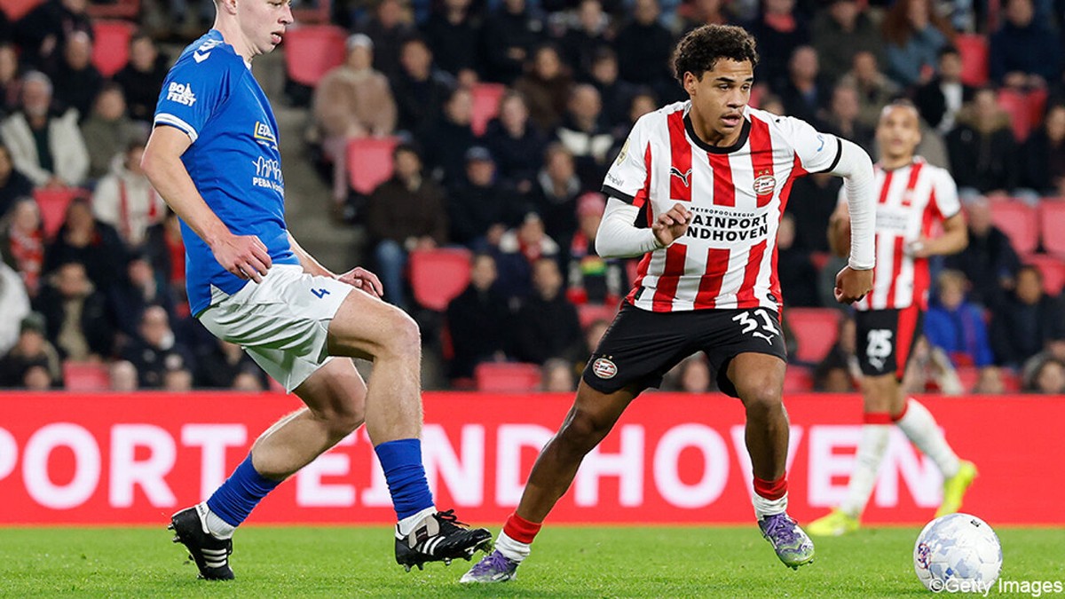 Meteen een assist bij zijn basisdebuut: toptalent Noah Fernandez helpt PSV voorbij amateurs van GVVV