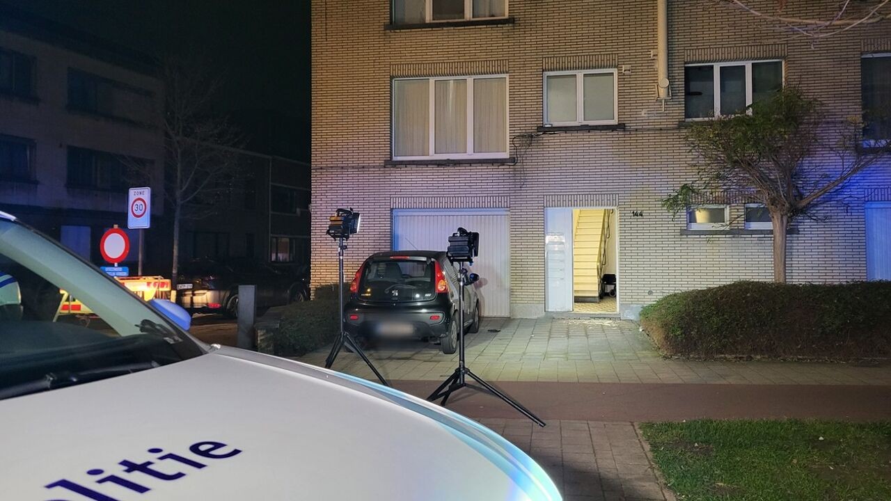 Luide knal rond Te Boelaerpark: explosief beschadigt deur in Jozef Verbovenlei