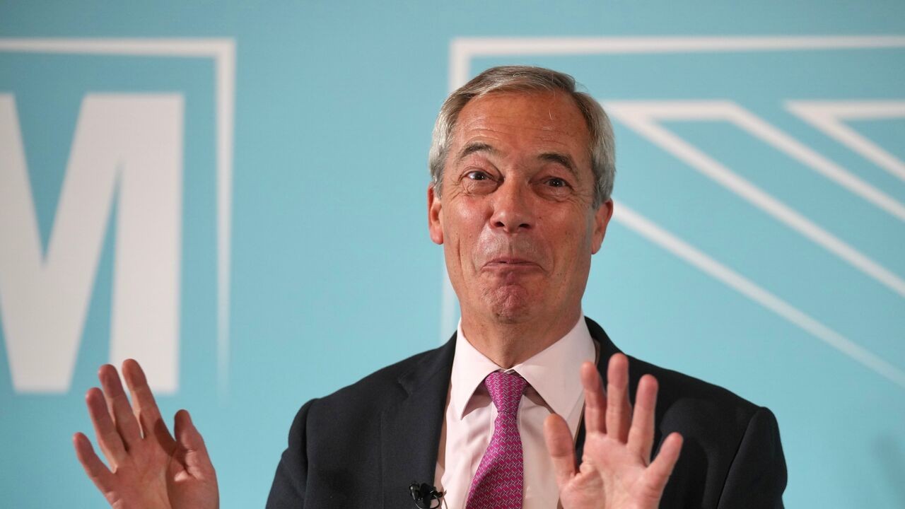 "Uw gedrag was uitzonderlijk, zelfs voor die tijd": 26 oud-schoolgenoten beschuldigen Nigel Farage van racisme en antisemitisme tijdens schooltijd