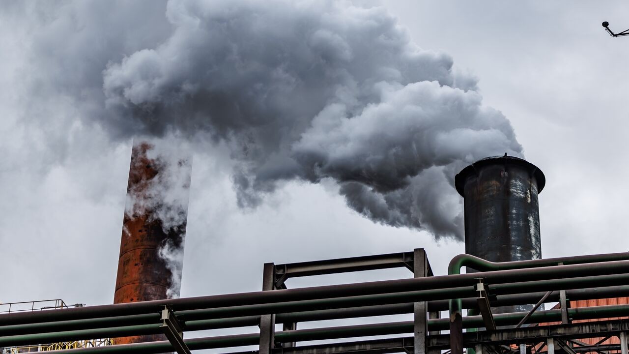 2 op de 3 Belgische staal-, cement- en kunstmestbedrijven is niet klaar voor klimaat-grenstaks die op 1 januari ingaat