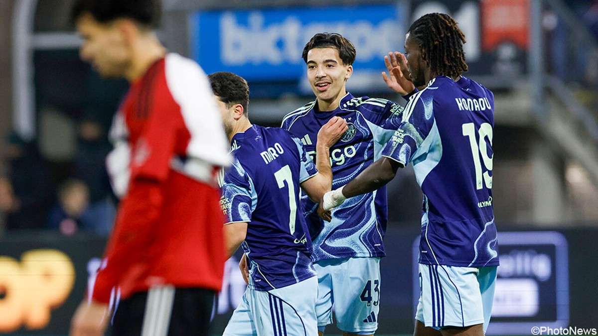 De grote Rayane Bounida-show! Met doelpunt en 4 assists (waarvan 2 op Mokio) loodst hij Ajax naar volgende ronde