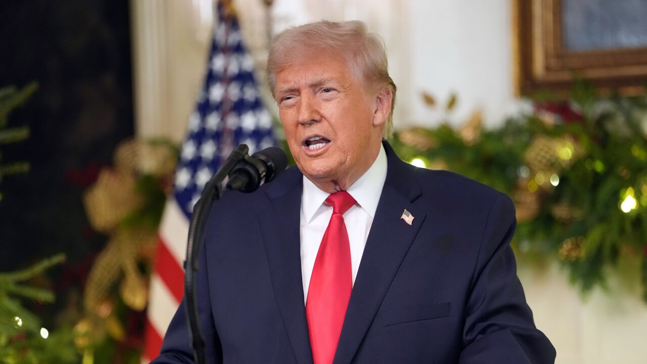 "Schuld ligt bij de Democraten": Trump verdedigt zijn economisch beleid met televisiespeech, nu werkloosheid stijgt en populariteit daalt