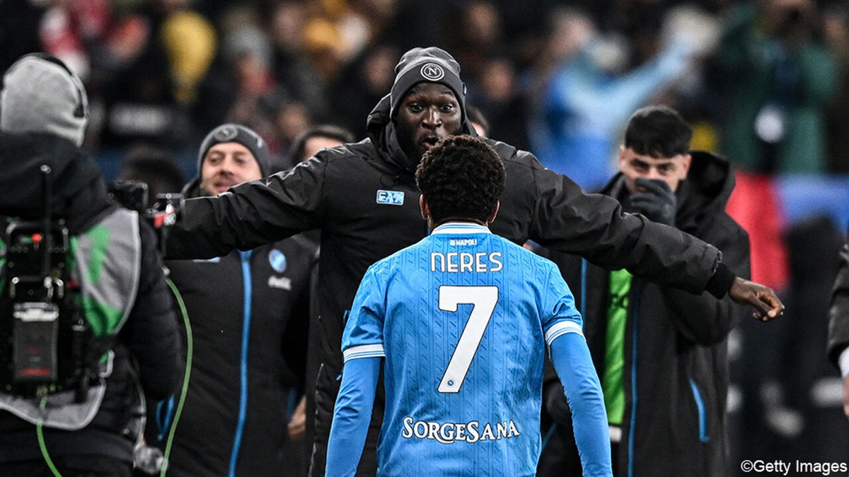 VIDEO - Neres en Højlund vieren hun goals in halve finale Supercup uitbundig met bankzitter Lukaku