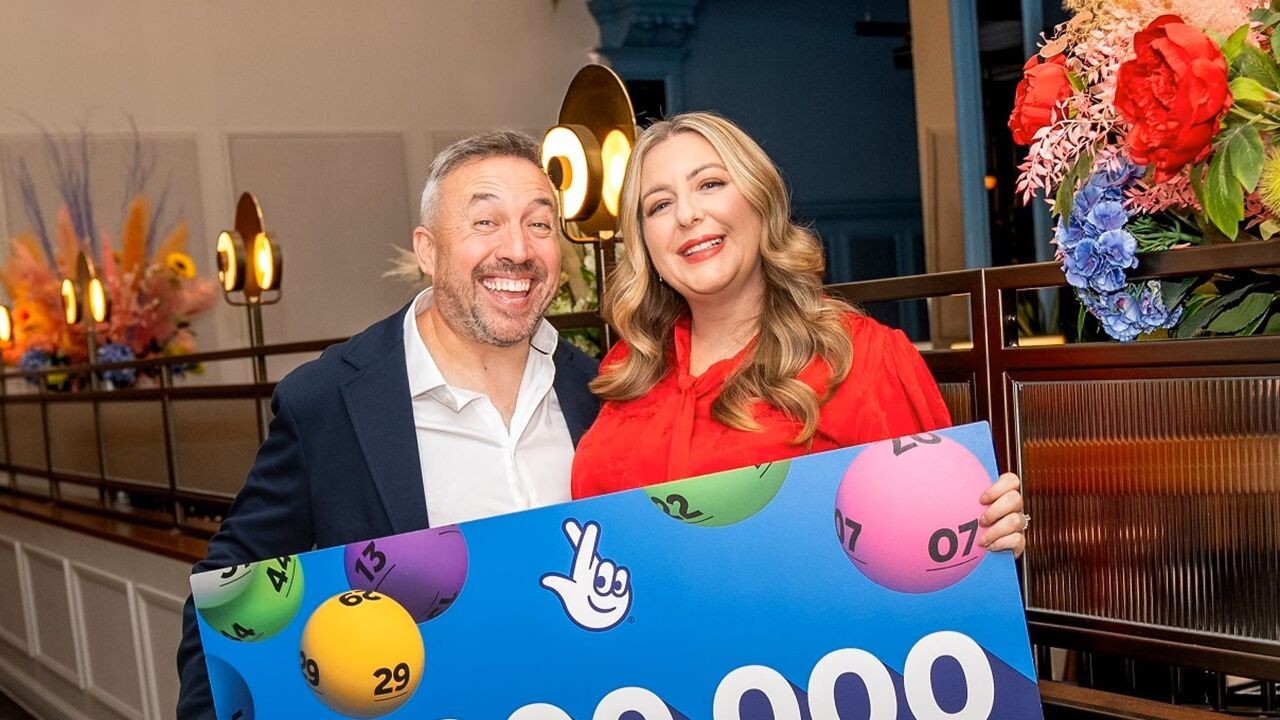Kans van 1 op 24 biljoen: Brits koppel uit Wales wint voor tweede keer loterij