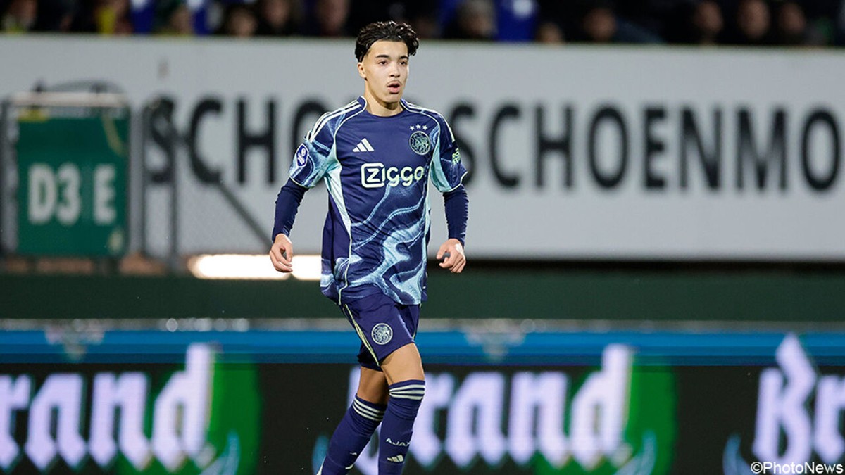 Topavond met goal en 4 assists, en tóch heeft Ajax-coach nog werkpuntje voor Bounida: "Daar spreken we elkaar nog over"
