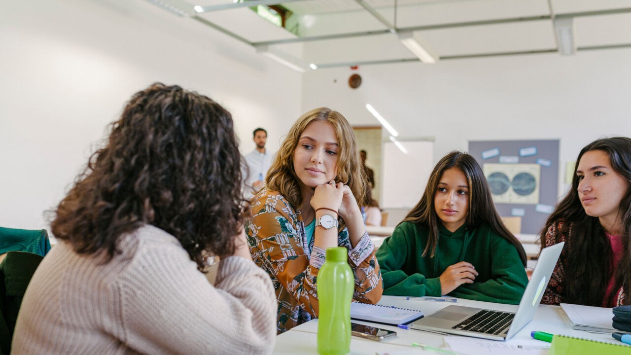 Omgaan met onzichtbaar ziek zijn op school: "Wees niet bang, je staat er niet alleen voor"