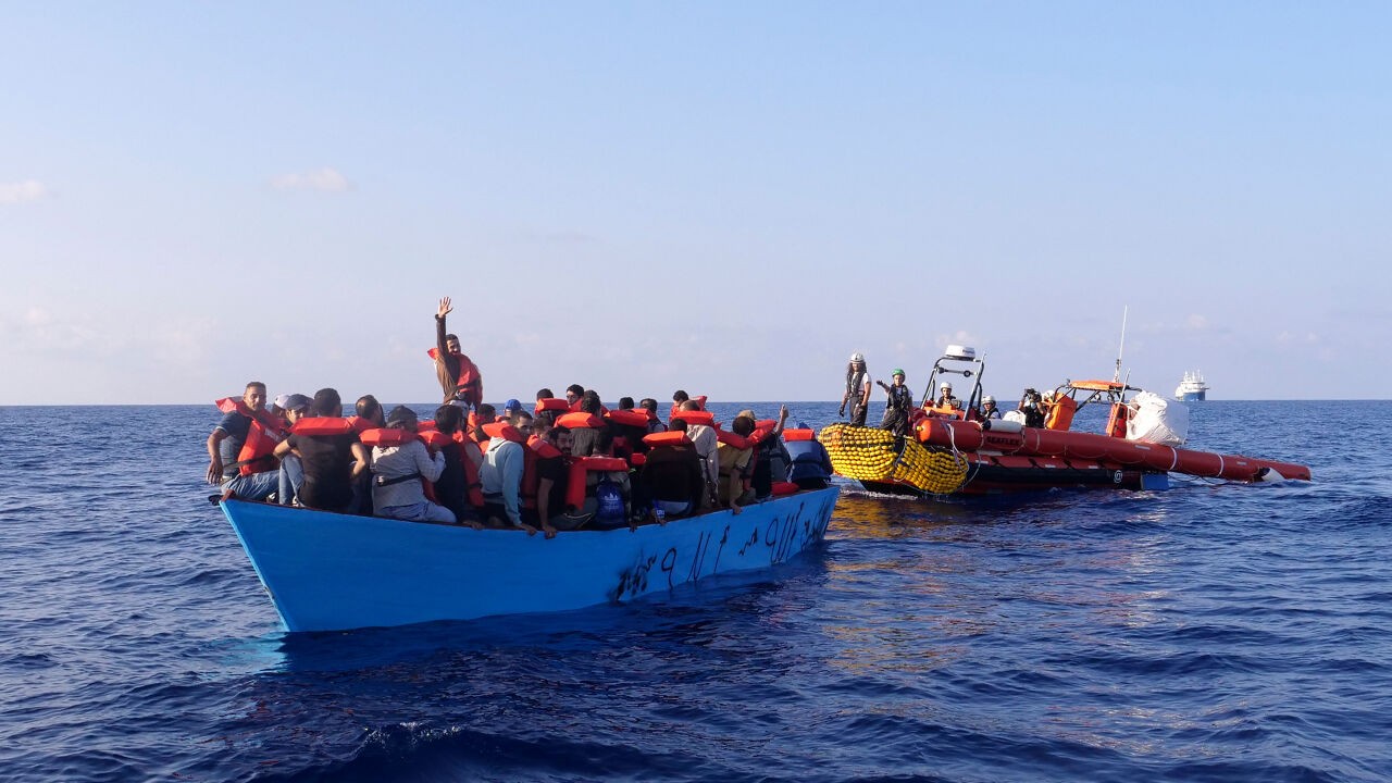 Bijna 540 migranten op zeilboot gered voor kust van Kreta